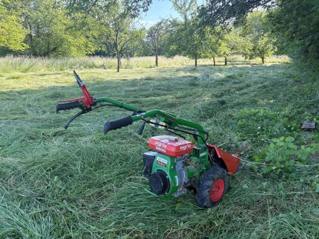 Balkenmäher auf der Streuobstwiese